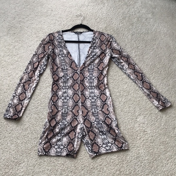 Snakeskin Print Long Sleeve Romper - Picture 5 of 8